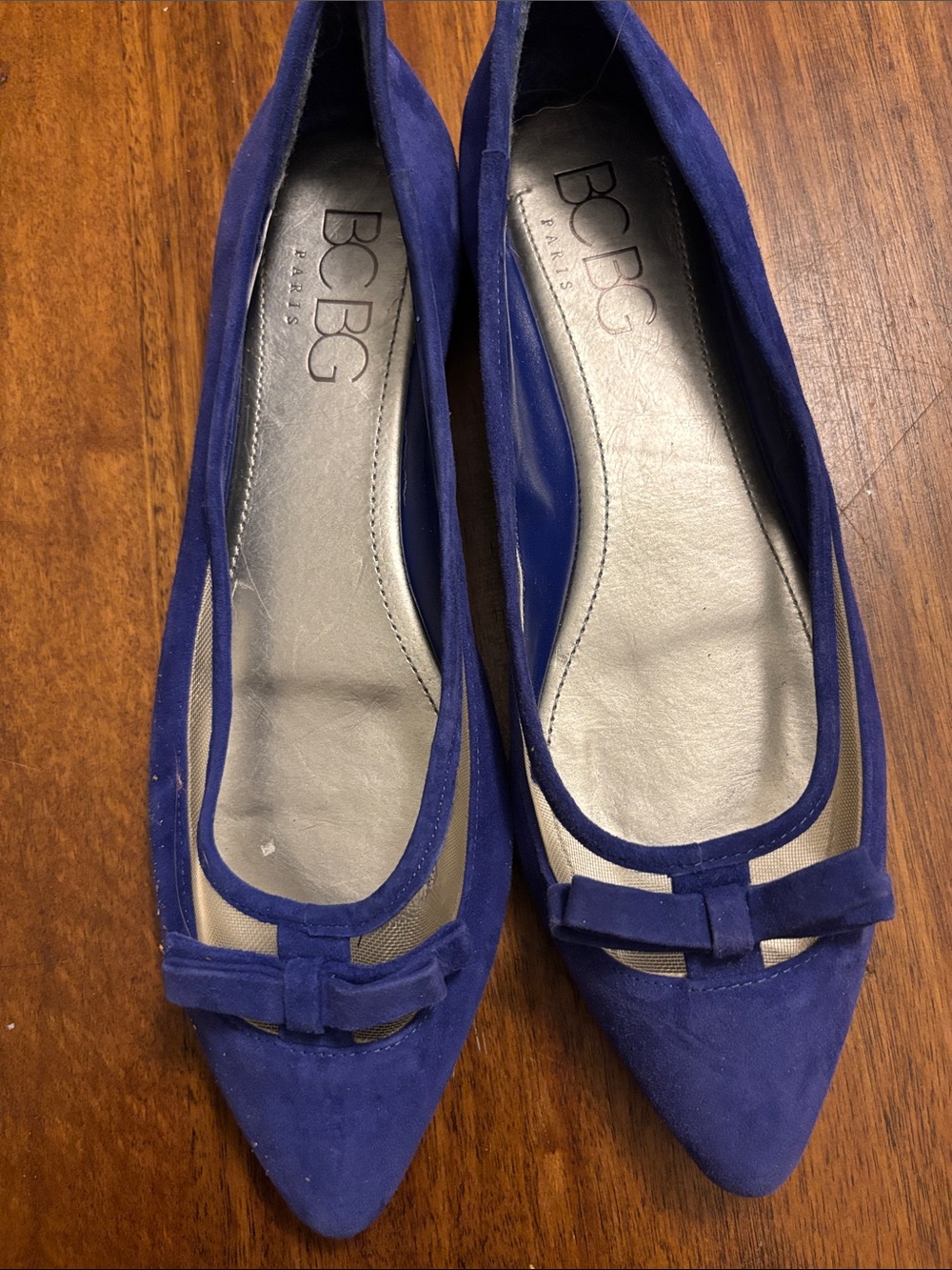 BCBG Paris Women's Pointed Toe Bow Flats in Royal Blue Suede - size 10B